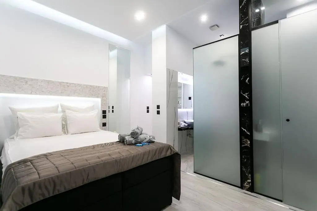 Μarble Suite. 40Sqm Center. Gas Heating. Private Entrance.Secured24H Soluň