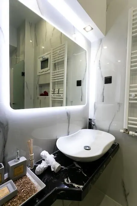 Apartment Μarble Suite. 40Sqm Center. Gas Heating. Private Entrance.Secured24H Thessaloniki