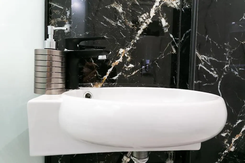 Μarble Suite. 40Sqm Center. Gas Heating. Private Entrance.Secured24H Thessalonique