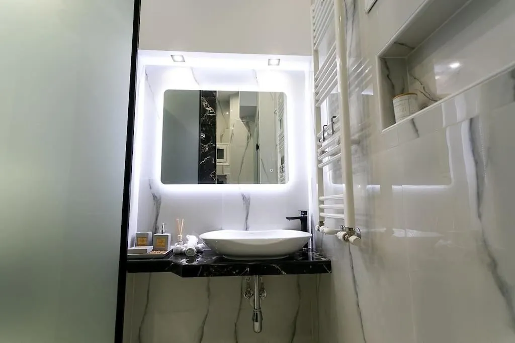 Μarble Suite. 40Sqm Center. Gas Heating. Private Entrance.Secured24H Thessalonique 0*,